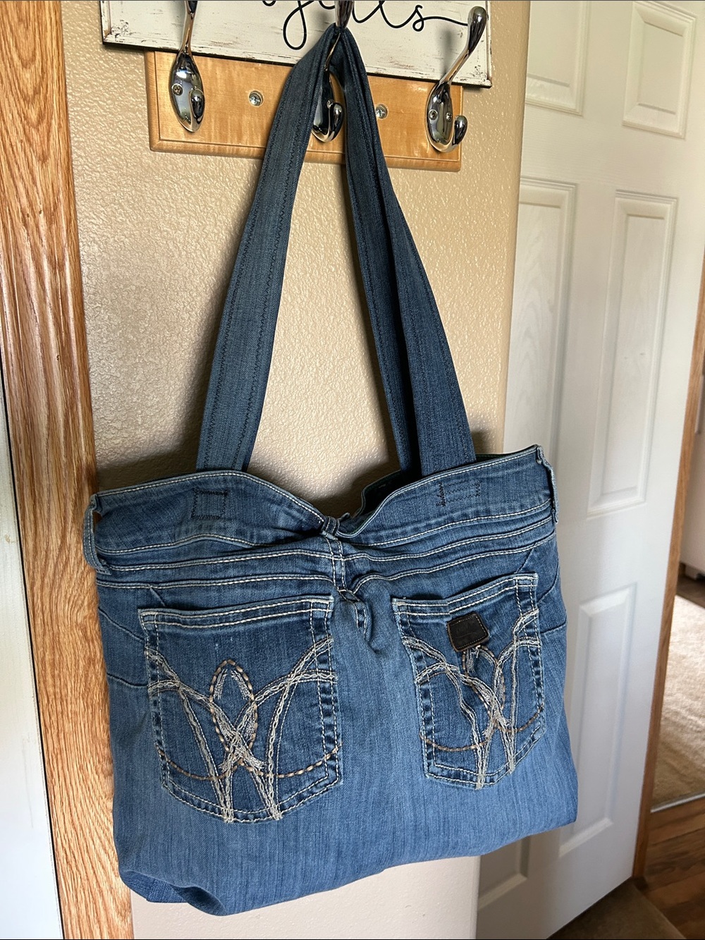 UPCYCLED Denim Tote "The Rodeo Jeans" - Picture 4 of 5